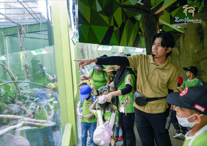 Students at Zoo Negara