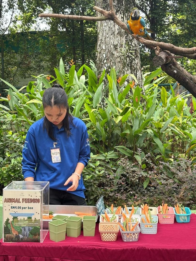 Student training at Zoo Negara